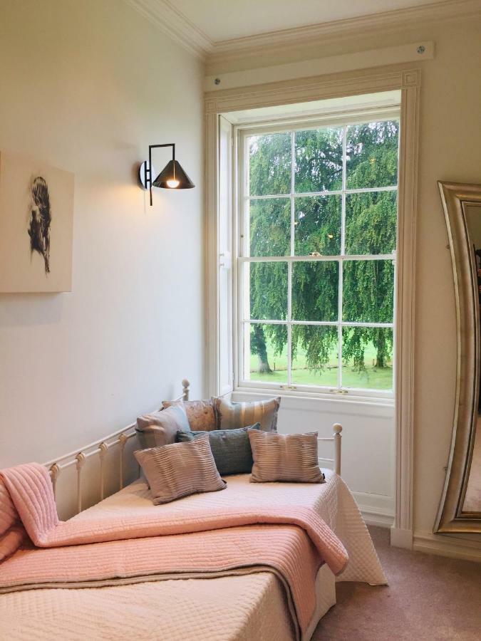 Llwynhelig Manor Bed and Breakfast Llandeilo Εξωτερικό φωτογραφία